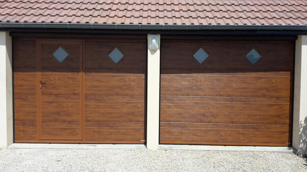 Portes de garage PVC - Menuiserie Roux Alain